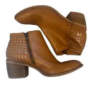 silent d  booties tan 38